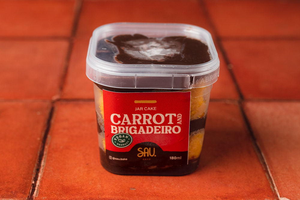 Jar cake (bolo no pote) carrot and brigadeiro