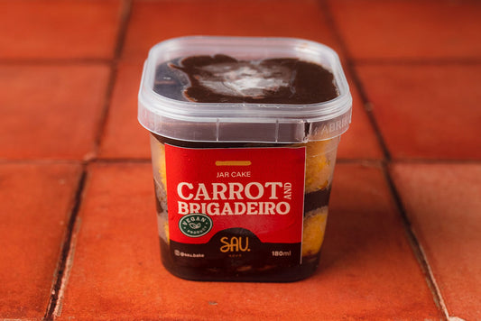 Jar cake (bolo no pote) carrot and brigadeiro
