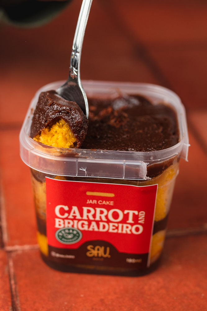 Jar cake (bolo no pote) carrot and brigadeiro